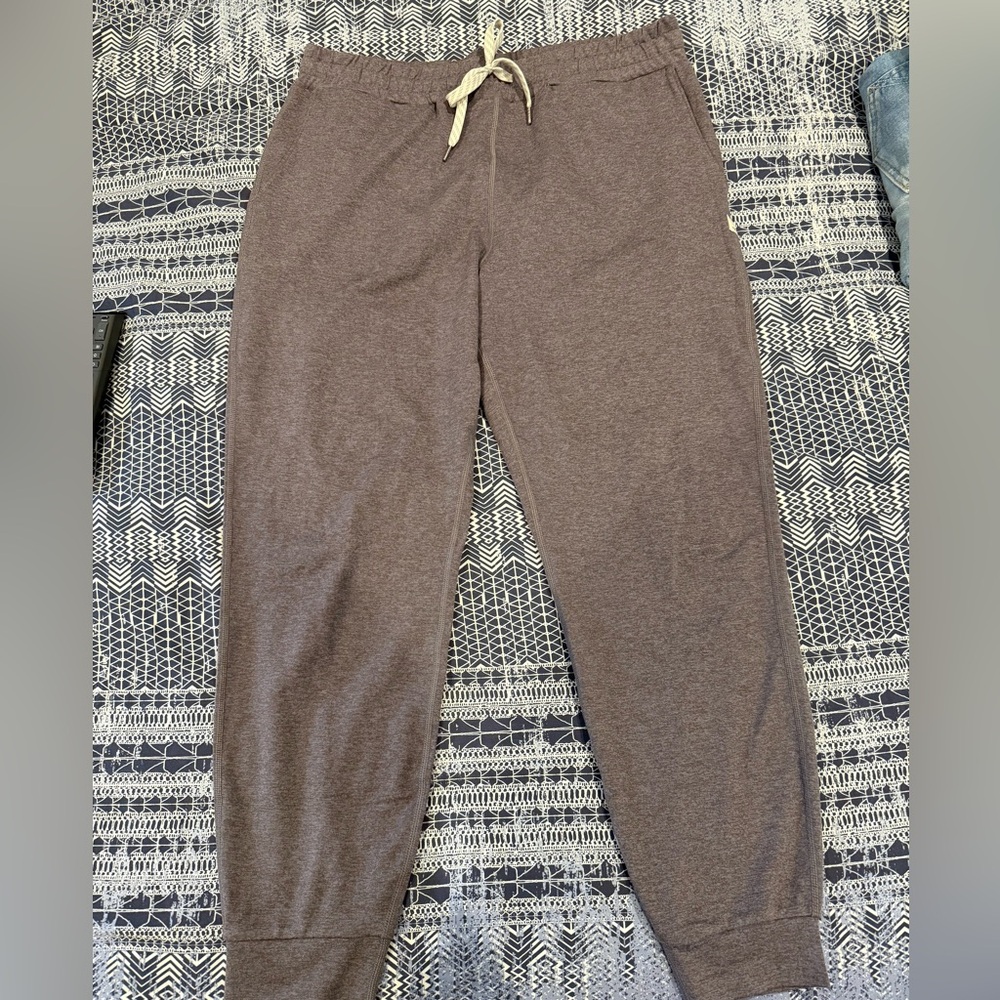 Vuori Performance joggers
